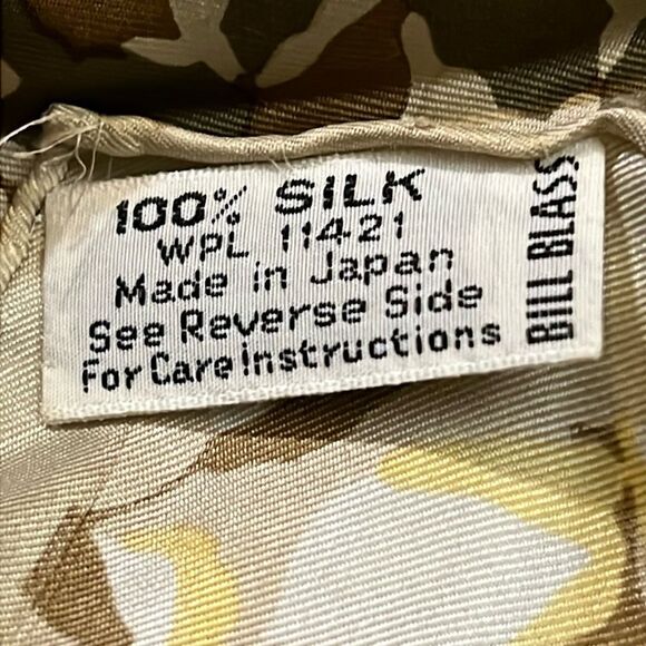Bill Blass 100% Silk Square Scarf Floral Print 19"x19" - Picture 4 of 4